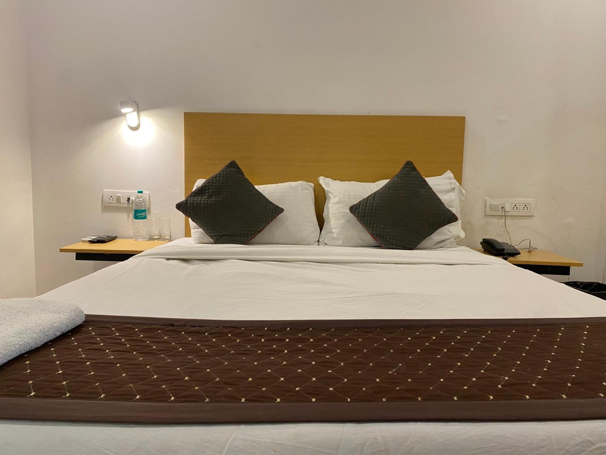 Qotel Hotel Ip Residency East Delhi Preet Vihar نيودلهي المظهر الخارجي الصورة