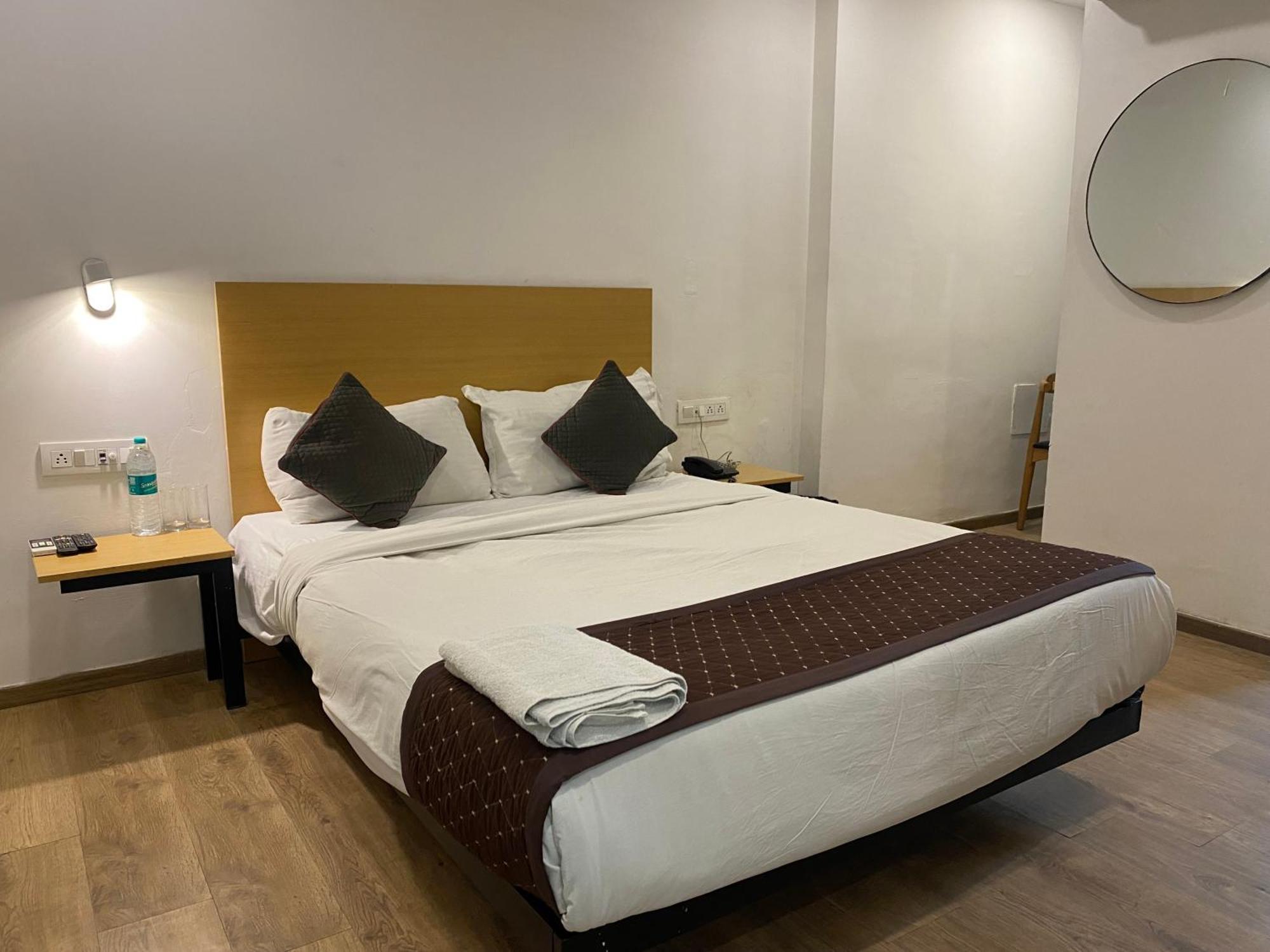Qotel Hotel Ip Residency East Delhi Preet Vihar نيودلهي المظهر الخارجي الصورة